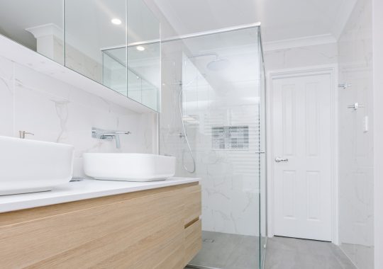 double sinks with large shower behind