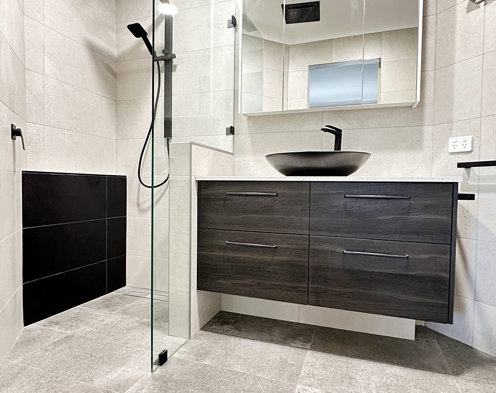 Bathroom project MARANGAROO Doyle_51 - large format tiles with dark cabinetry