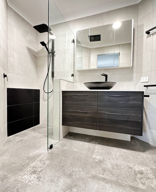 Bathroom project MARANGAROO Doyle_51 - large format tiles with dark cabinetry