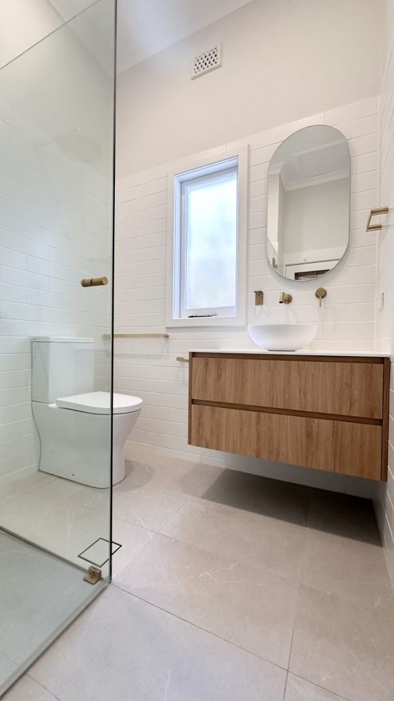 level-entry shower area Nedlands CARRATHURS_41